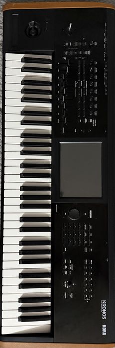Vand sau schimb korg kronos 2 61 ( are un defect tot se opreste )