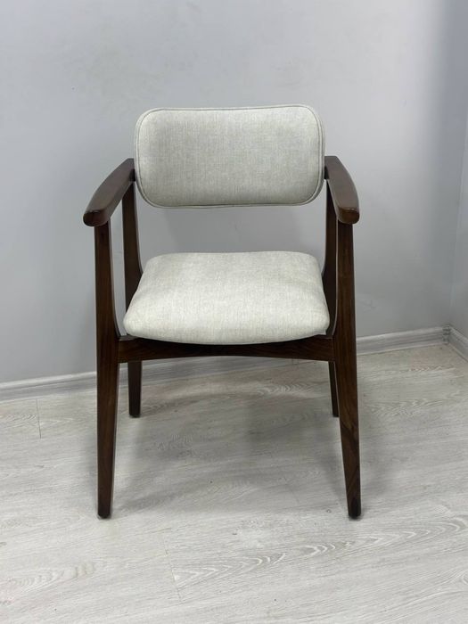 Stol stul Armani. 6/1