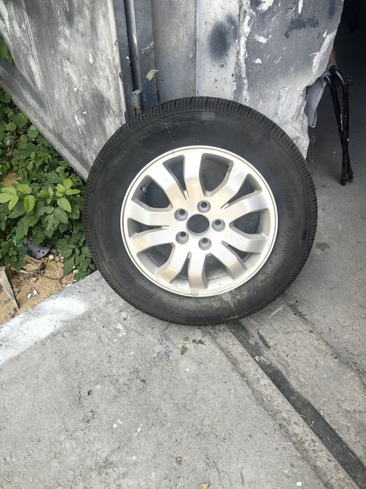 Продам алуминиева джанта 16 цола за Хондата CR-V с нова гума.