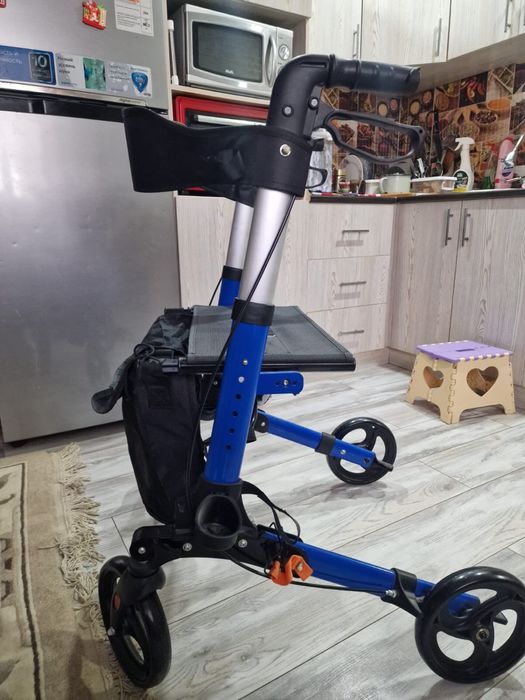 Ходунки на колесах с сиденьем