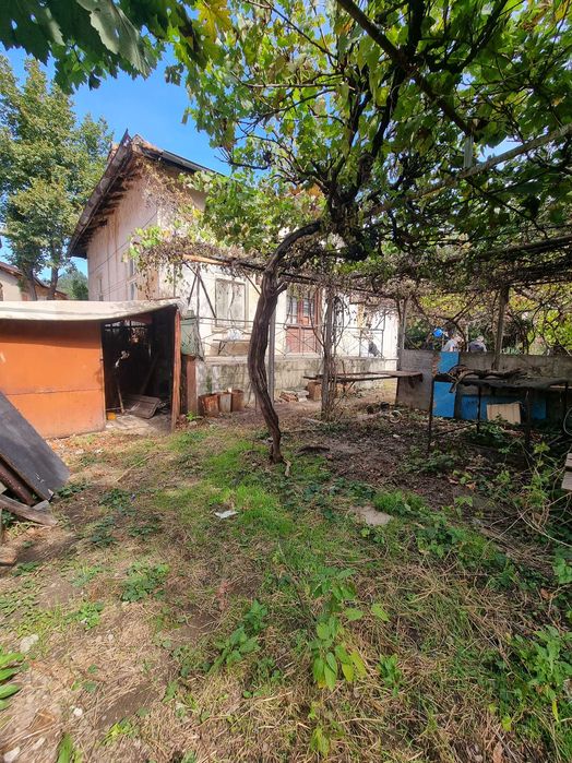 Продавам къща в град Своге