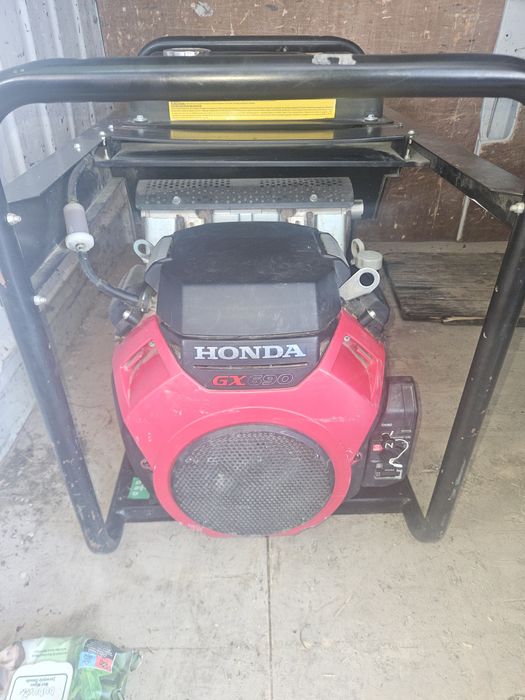 Generator trifazic /monofazic 16 kv /8 kv de închiriat