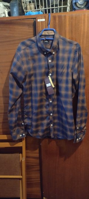 Vând costum nou la comanda made în Turcia+cămașa măr.l.xxl