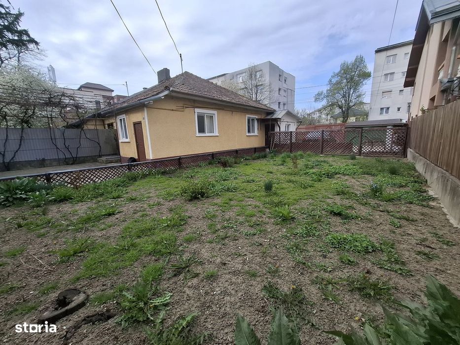 Casa de vânzare langa Piața Miorița.