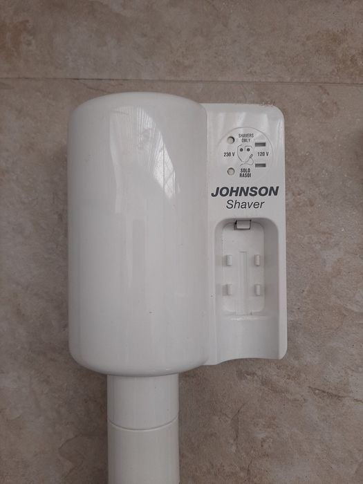 Контакти и ключове Schneider Electric Сешоар Johnson SHAVER 800 W