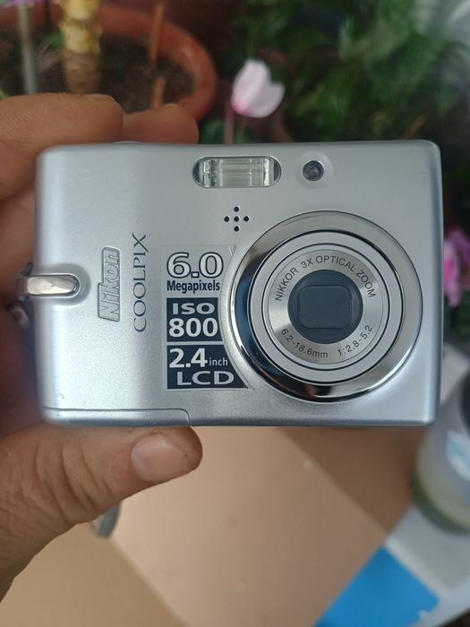 Aparat Foto Digital Nikon Coolpix L11 – 6.0 MP – Aspect Vintage / Cole