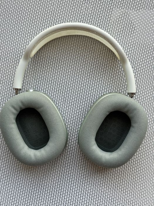 СРОЧНО продам Airpods max