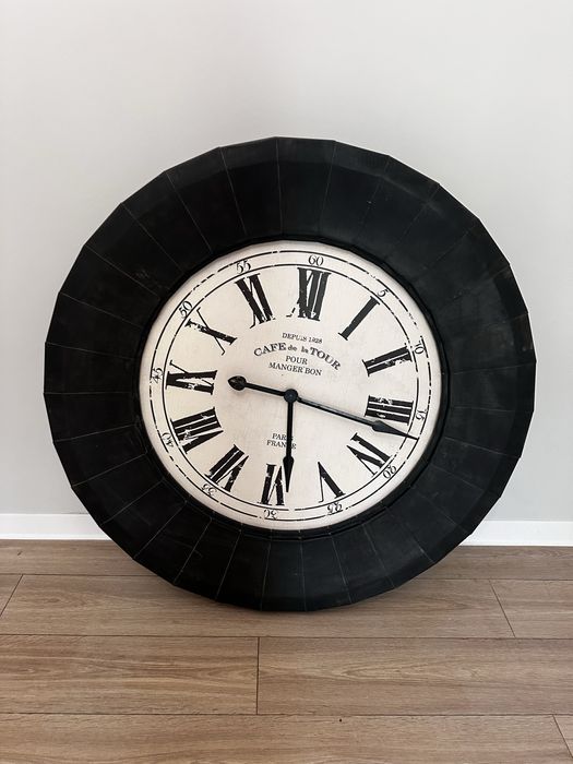 Inchiriez spatiu ptr birou/salon, zona ultracentrala, 2 camere de aprox 20 mp fiecare, recent renovat, cu acces la gradina(spatiul poate fi mobilat)