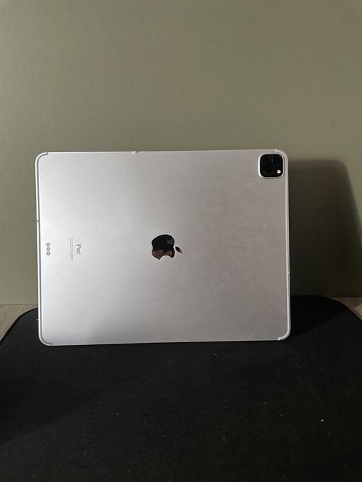 Срочно продам ipad pro 4 покление 12”9 с подержкой сим карты!