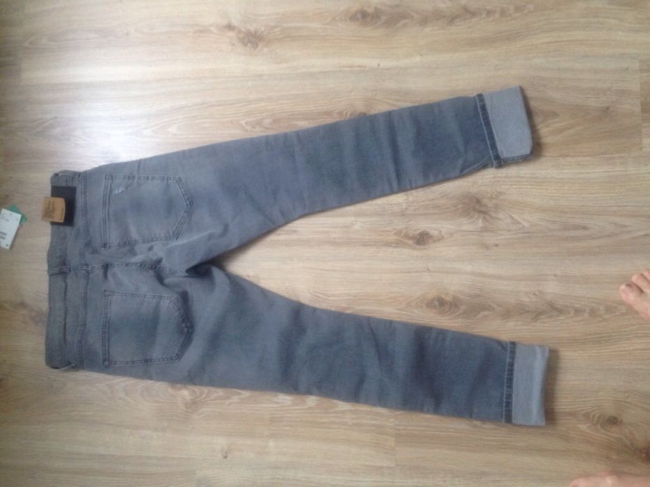 Продам женские -джинсы