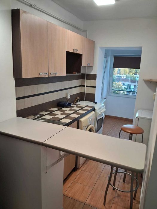 Închiriez apartament cu o cameră mare, zona Uta