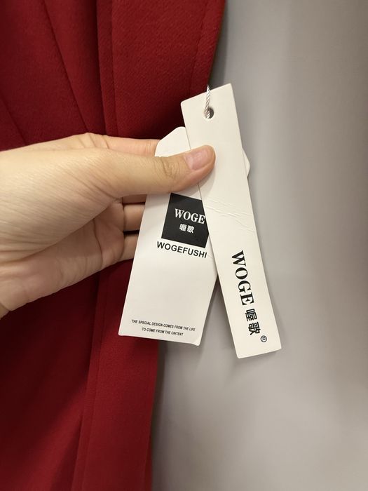 Красное пальте осеннее