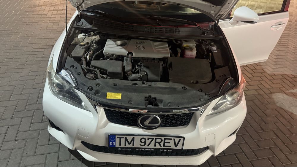 Vând Lexus CT200H F-Sport/hybrid/Alb perlat/Lux/ 169000km/Acte la zi