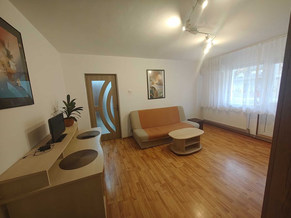 Inchiriere apartament cu 2 camere etajul 2  Zona Strand .