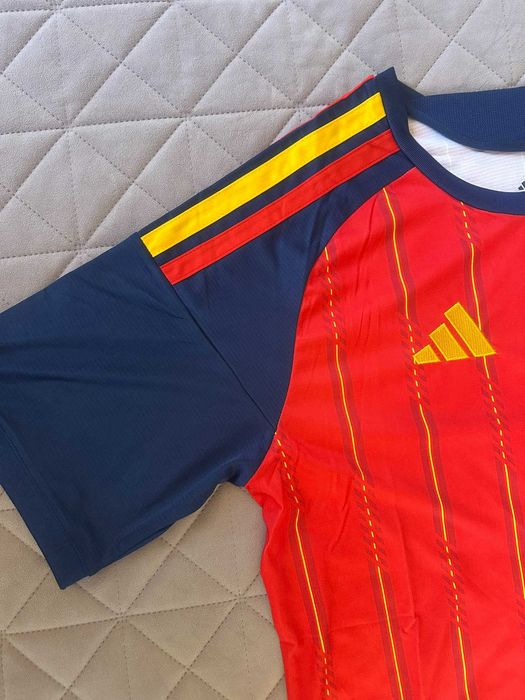 НОВА - ОРИГИНАЛНА ADIDAS Spain Световното 2026 Home Jersey – размер L