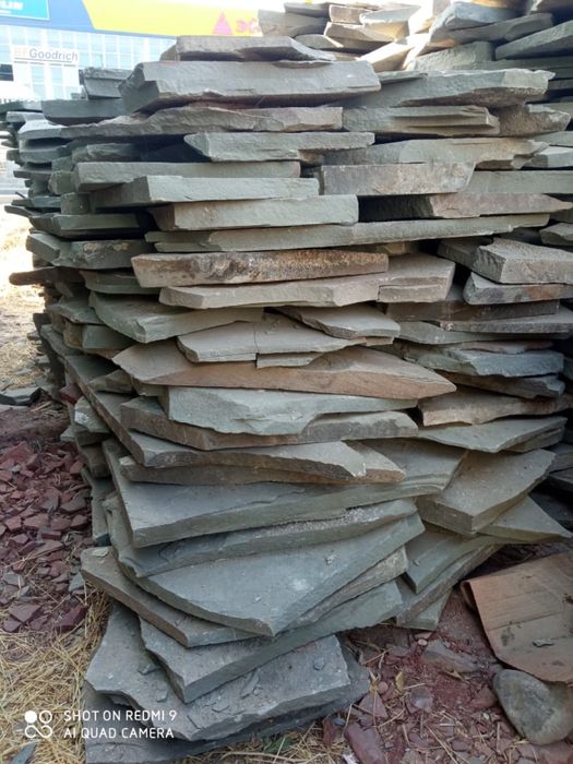 Красный дикий камень