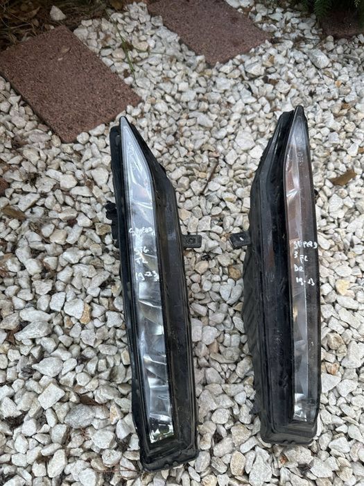 Proiector stanga / dreapta Skoda Superb 3 Facelift 2020/2021/2022