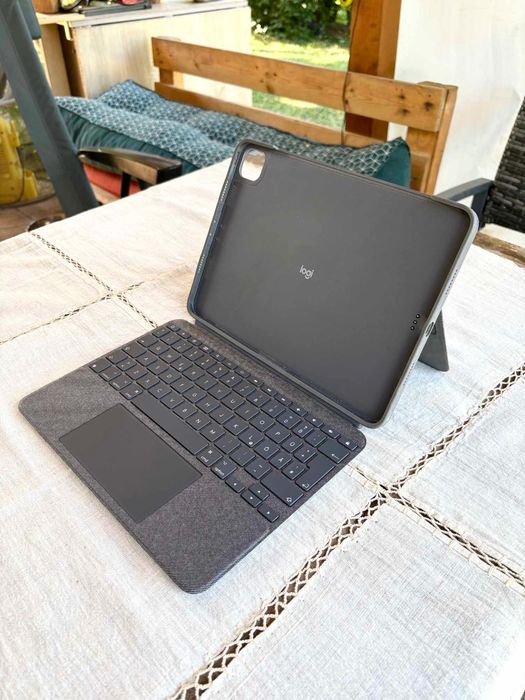 Logitech Folio Touch клавиатура с тъчпад за iPad Pro 11” - Отлично състояние