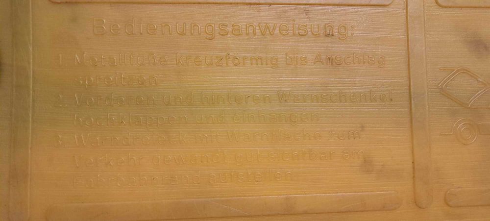 Авариен светлоотразителен триъгълник