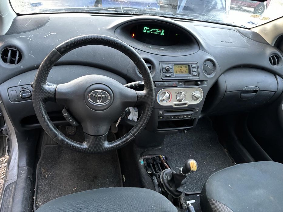 Toyota Yaris 1.0 VVT-i  Тойота Ярис 1.0и на-части!