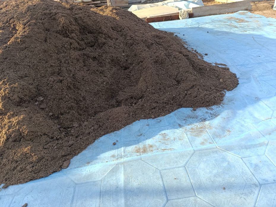 Дробленый навоз в мешках