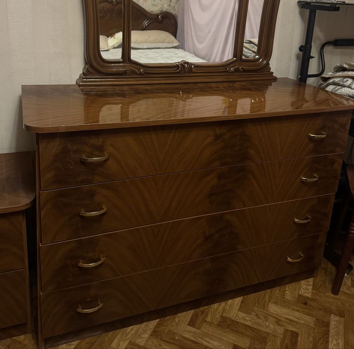 Спальный гарнитур