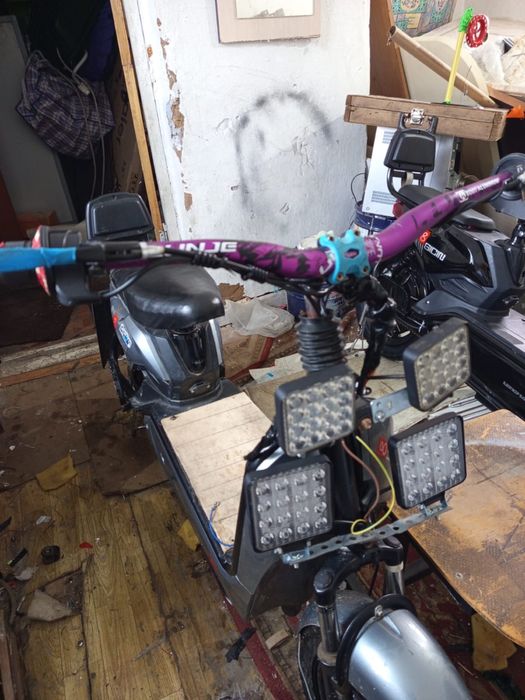 Продам электроскутер ск8