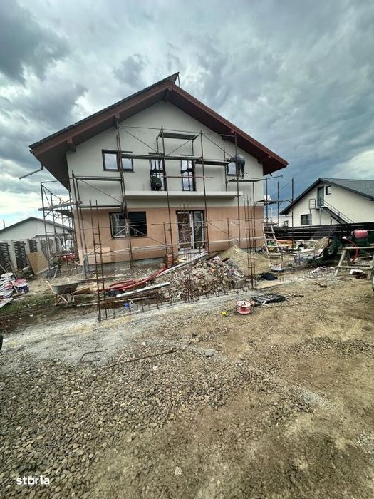 Casa cu mansarda, 123 mp, zona Vorovesti