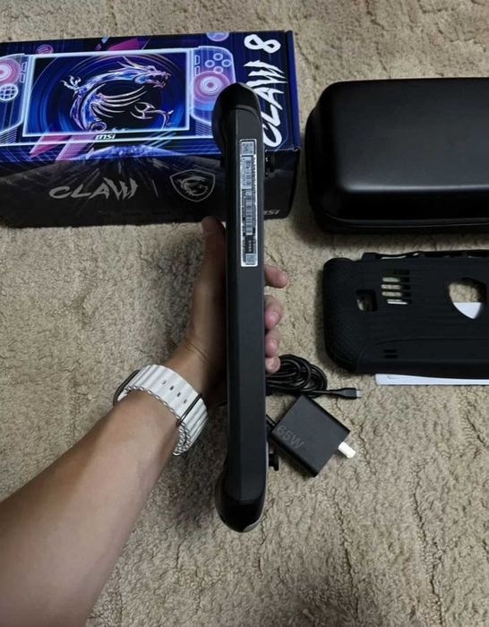 Консоль MSi Claw 8Ai+