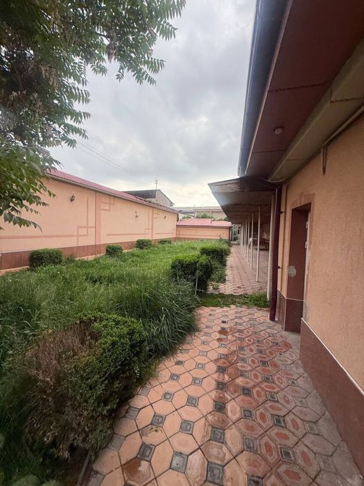 Сергели мошина бозор рупараси 5  сотих 4 хона ховли яшаб турилган уй