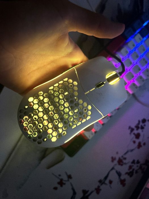Tastatura glourious + mouse glourious  Negociabil!!