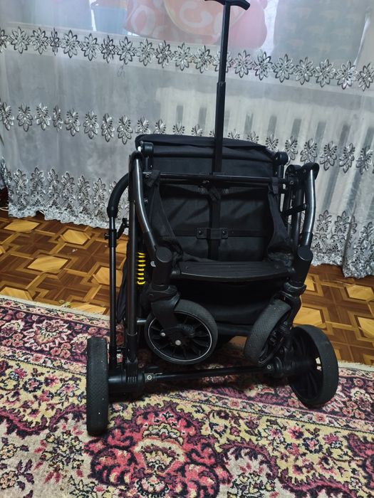 Продам  прогулочную коляску Teknum