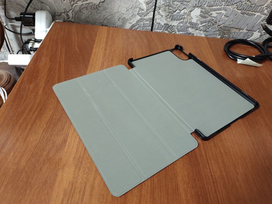 Продам чехол и защитное стекло