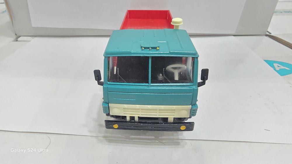 Продам модель Камаз 53212