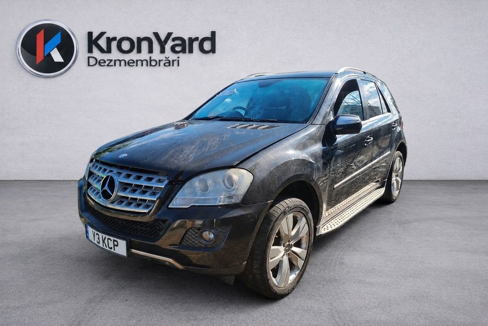 Oglinda dreapta Mercedes ML W164 Facelift 2008 - 2011 4 Usi Obsidian Black Metallic C197 (1578) Cu rabatare electrică NU ARE COD  Garantie