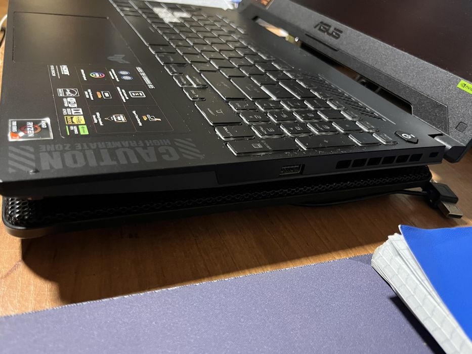 Продам ноутбук asus r7 4060 в подарок мышка и наушники