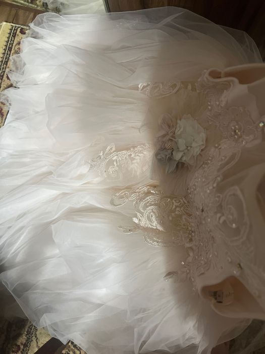 очень пышное платье