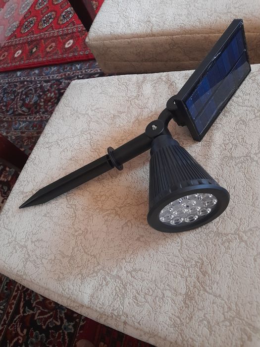 Продаётся  Ландшафтный Фанарик солнечный.