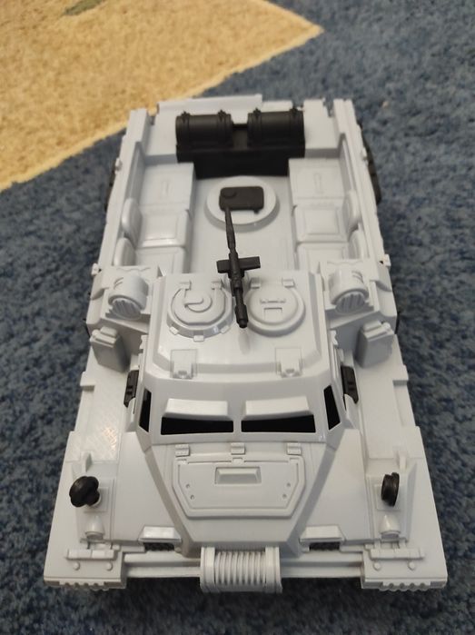 Танк с танкистом