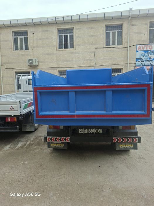 Isuzi avtobbusdan zuborka bo‘lgan