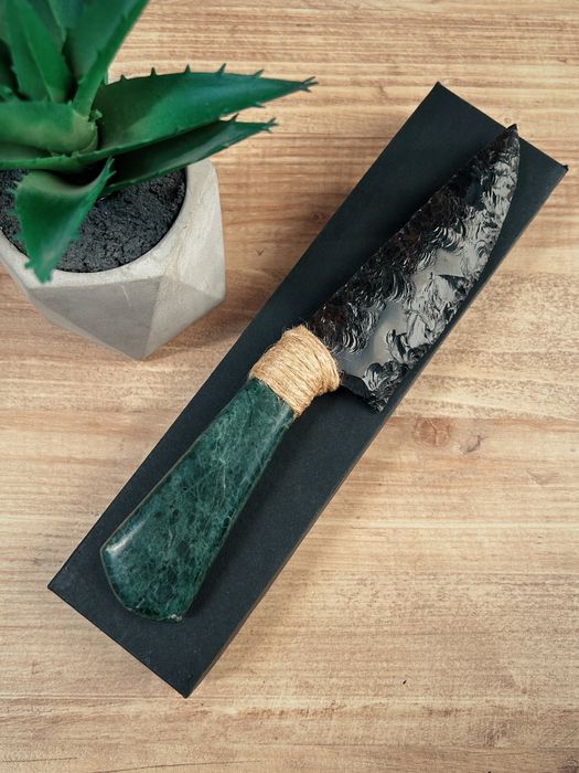 Ножове от обсидиан и оникс в древен стил