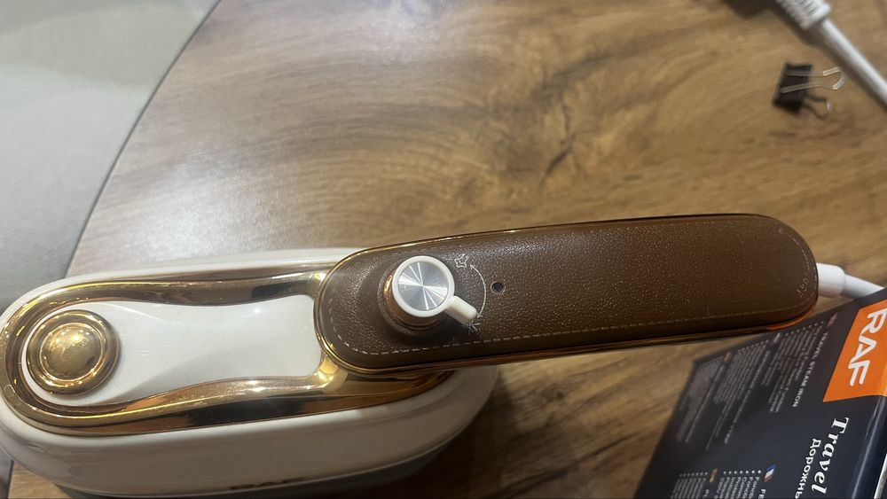 Дорожный паровой утюг