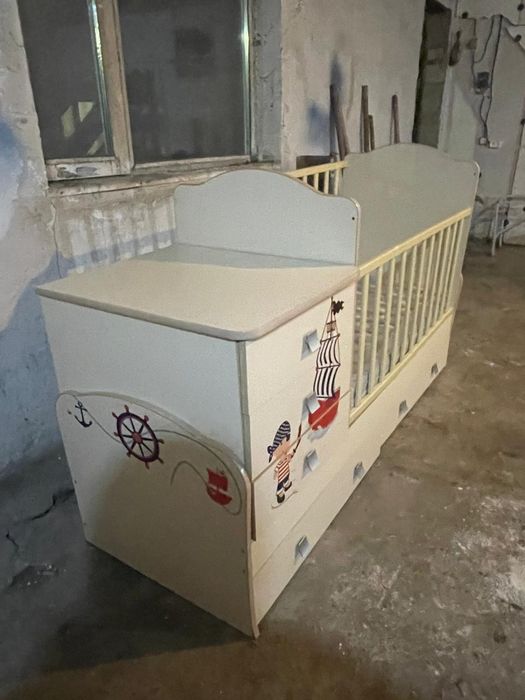 Детская кроватка