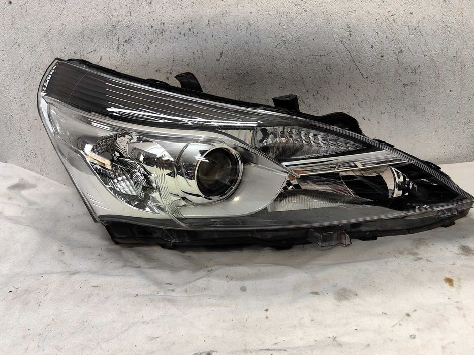 Оригинален фар Тойота  Toyota Verso 13-16