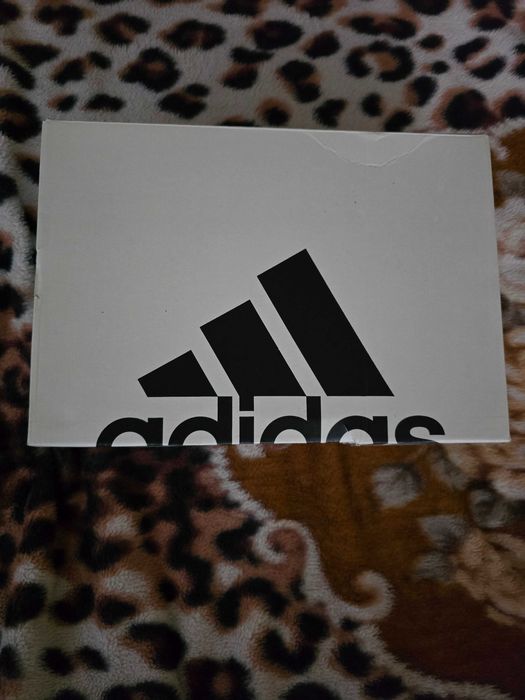 Маратонки адидас