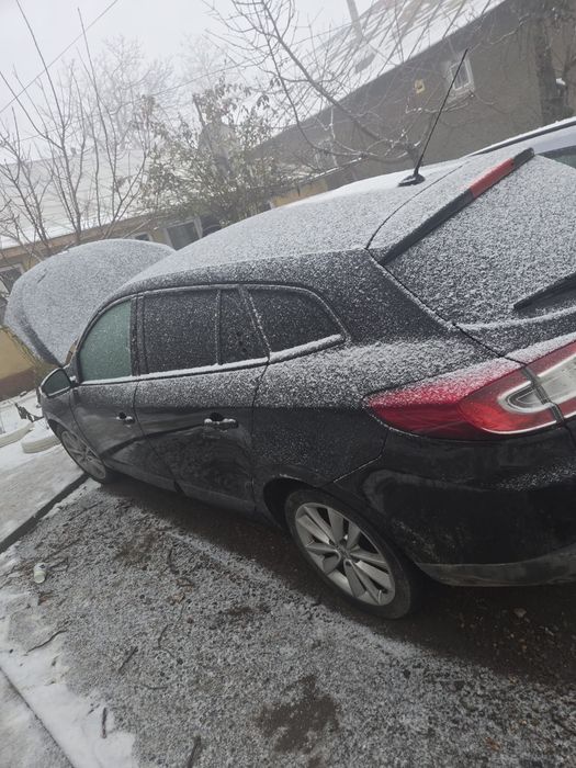 Vand Megan 3 avariat