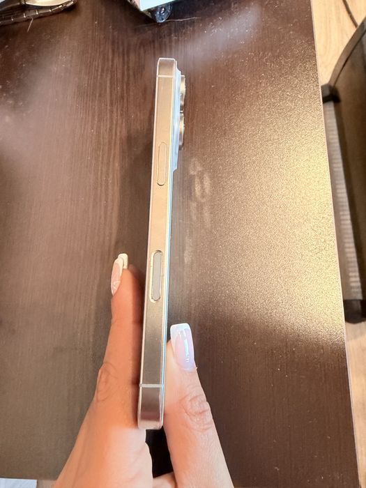 iPhone 16 pro 128 gb топ състояние още 16,17 месеца гаранция