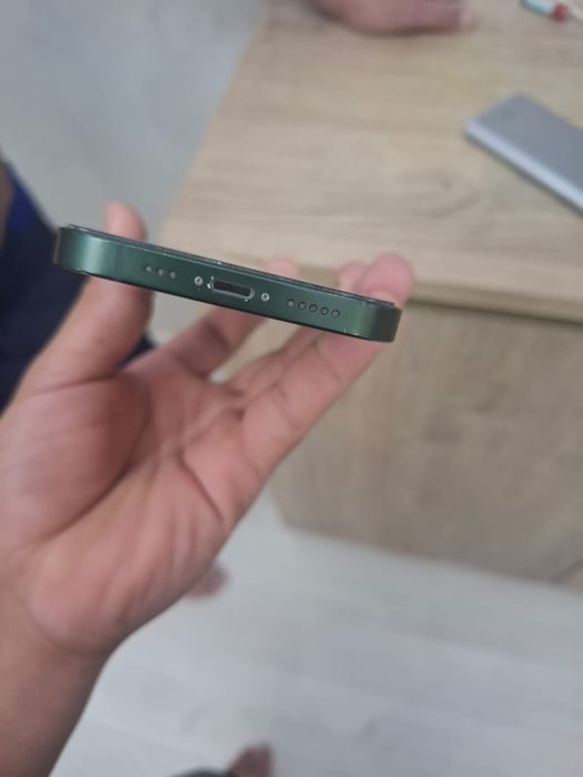iPhone 13 телефон