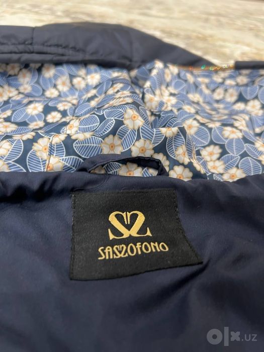 Gul naqshli kapyushonli ayollar vetrofkasi – yengil va zamonaviy
