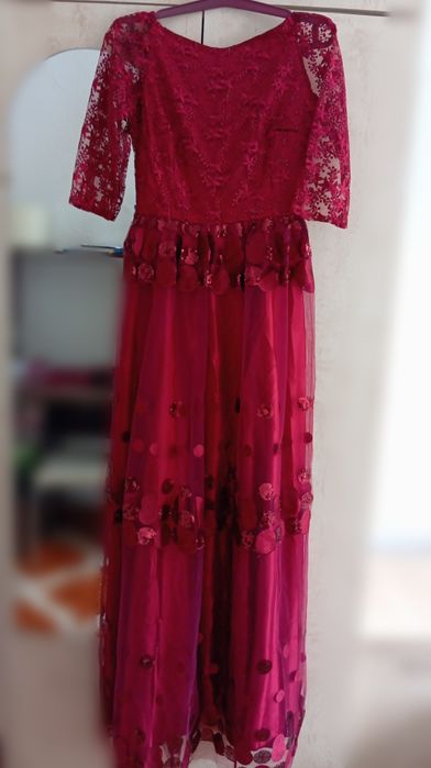 Коралловое легкое праздничное платье